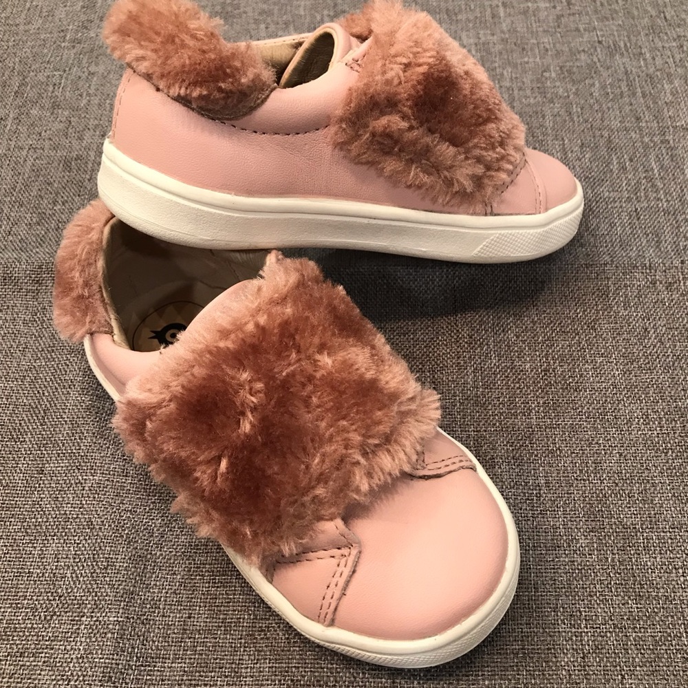 Toddler leather sneakers!